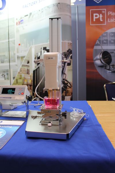 Impressionen der Lab-Supply Dresden vom 28. August 2019  Im Internationalen Congress Center des Maritim Hotels Dresden fanden sich zahlreiche Besucher ein, um mit den Ausstellern von Labortechnik und Verbrauchsmaterial ins Gespräch zu kommen. Impressionen vom Messetag sowie einige Besucherstimmen finden Sie in dieser Bildergalerie. Die nächste Lab-Supply ist am 25. September 2019 in Münster. Weitere Infos zu den kommenden Lab-Supply-Messen finden Sie auf www.lab-supply.info.   Lese-Empfehlung: Nachbericht zum erfolgreichen Auftakt der Lab-Supply in Wien. (Bild: LABORPRAXIS, C. Lüttmann)