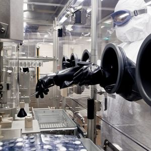 Semi-automated filler at Vetter’s Chicago facility: Vial filling 