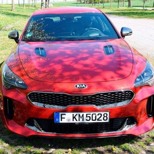 Auf neuen Wegen: Mit dem Stinger betritt Kia das Terrain der Sporttourer.(Bild:  »kfz-betrieb« / Schweitzer)