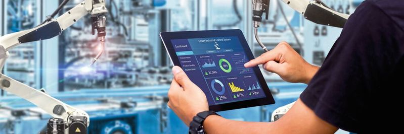 Datenbasierte Geschäftsmodelle bringen im Maschinen- und Anlagenbau viele Chancen.(Bild:  ©panuwat - stock.adobe.com)