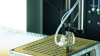 Abb. 1 Die SURFE2R Workstation: Ein automatisiertes und hochdurchsatzfähiges Messsystem für Wirkstoffmessungen mit Transportproteinen. (Archiv: Vogel Business Media)