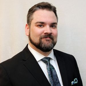 Brian Fink, Product Manager bei Aerotech: «Die Laserturn280 ist das Ergebnis direkter Rückmeldungen aus dem Markt. Unsere Kunden benötigen Plattformen, die sich schnell in bestehende Maschinen integrieren lassen und gleichzeitig einen höheren Durchsatz ermöglichen.»(Bild:  Aerotech)