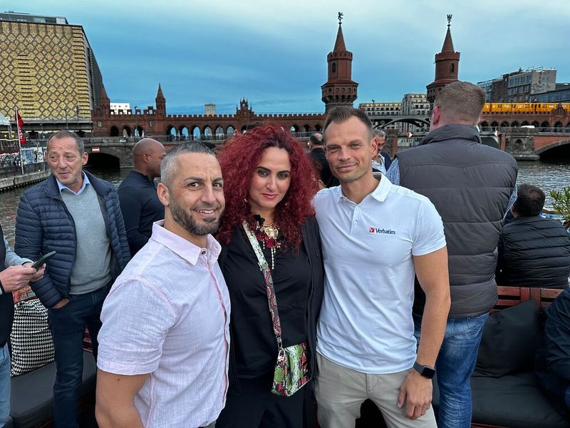 Ahoi, ich, Marcel Violonchi und Marco Alisch (Verbatim) machen Sightseeing via Bootstour. (Bild: Vogel IT-Medien)