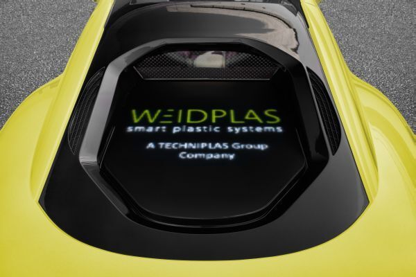 Der hybride Sportwagen Σtos: unterwegs mit persönlichem Autopilot und Drohne. (Rinspeed)