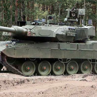 Green light for the new battle tank of the Bundeswehr. KNDS Germany and Rheinmetall have received the official approval from the authorities. The new combat system is unofficially referred to as Leopard 3 but is only an interim solution. Read more about it here ... (Image:Blazer)