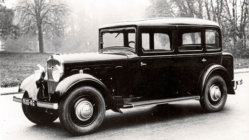 Ab 1931 bekommt der 201 einen etwas größeren Bruder, den 301. Hauptunterschied: der größere Motor mit 1,5 statt 1,1 Liter Hubraum. Insbesondere optisch sind die beiden Modellreihen kaum zu unterscheiden. So gibt es den 201 mit großen und den 301 mit kleinen Karosserien.  (Peugeot)