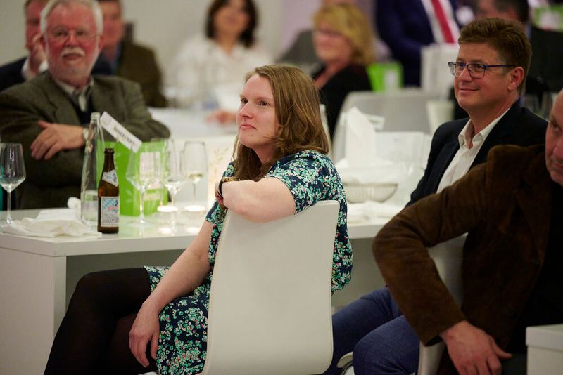 Impressionen vom ELEKTRONIKPRAXIS Frühlingsfest 2023 im Ketterer Kunst mit der Verabschiedung von Johann Wiesböck.  (Bild: © EYE AM CHRIS)