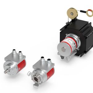 Die verschiedenen Varianten des CR_58 von TR-Electronic: Doppelgeber mit redundanter Abtastung mit Vollwelle, Sacklochwelle und als Seilzuggeber.(Bild:  TR-Electronic GmbH)