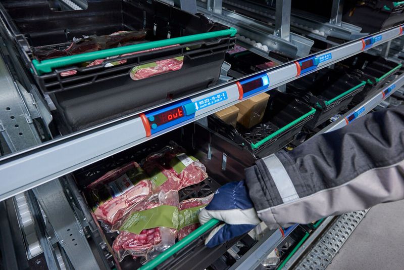 Onabhängig, ob Filialbelieferung oder Onlinebestellungen: Für sämtliche Vertriebswege gibt es bei Witron eine wirtschaftliche automatisierte Lösung. (Bild: Witron)