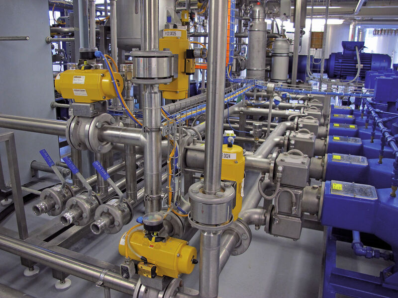 Compact ball valves and V–port segment ball valves for feeding the reactors. (Picture: Textilcolor; Zuercher Technik)