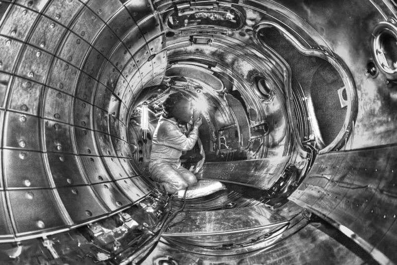 Zweiter Platz des DVS-Fotowettbewerbs 2013: „Schweißarbeiten im Kernfusionsexperiment Textor, Forschungszentrum Jülich, 2011“. (Bild: DVS/Christian Lünig)