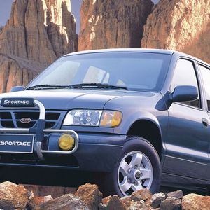 Im April 1994 debütierte das Allrad-SUV Kia Sportage mit langem Radstand, mittlerweile ist der Sportage in der vierten Generation erhältlich.(Bild:  Kia)