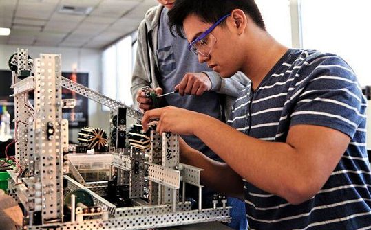 Wo geht das Azubi-Recruiting hin? Das will wieder der Solinger Ausbildungsspezialist u-form Testsysteme wissen. Und zwar anhand von Befragungen an angehende Azubis und Ausbilder. Hier mehr dazu.(Bild:  VCG)