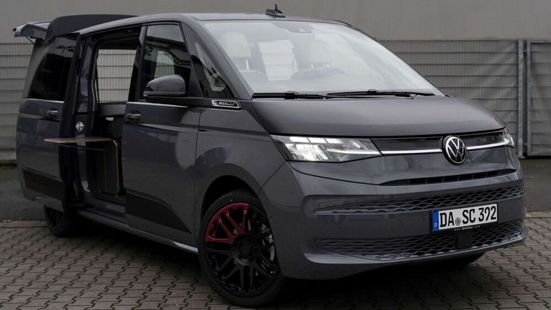 Die modularen Einheiten wurden speziell für den VW T7 Multivan angefertigt. Die modularen Einheiten wurden speziell für den VW T7 Multivan angefertigt.