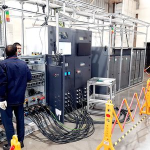 Die USV-Anlagen entstehen etwa hier, im fanzösischen Socomec-Werk 3, in Huttenheim. Die Fabrik umfasst 12.000 Quadratmeter und beschäftigt 245 Mitarbeiter.  (Bild:  Socomec)