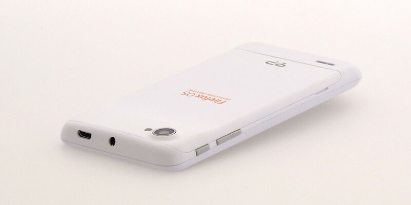 An den Seiten des Geeksphone Peak befinden sich USB- und Klinkenbuchse sowie Power-Button und Lautstärkewippe. (Bild: Srocke)