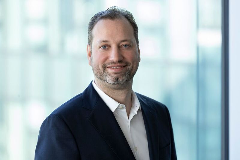 Chris Kramar, Director & General Manager OEM Solutions DACH bei Dell Technologies: «Humanoide Roboter sind ein wichtiger Teil von Physical AI. Um sie erfolgreich in der Industrie einzusetzen, kommt es auf das Zusammenspiel aus Daten, Simulation, Edge-Inferenz, Sicherheit und offene Plattformen an.»  (Bild: Dell Technologies)