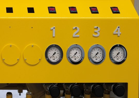 The digital pressure control of each individual nozzle ensures high process safety and stability.(Source:  Rösler Oberflchentechnik)