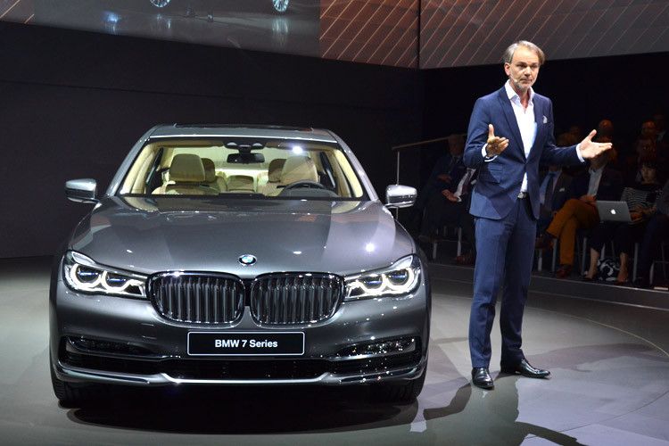 Das letzte Wort gehörte Adrian van Hooydonk. Für den BMW-Designchef ist der neue 7er „das schnellste Büro auf den Straßen der Welt“. (Foto: Michel)