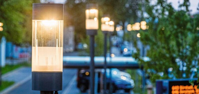 Klassisches Design und mehr – vernetzte LEDs in der Straßenlaterne bieten nicht nur Licht, sondern auch zusätzliche Funktionen.