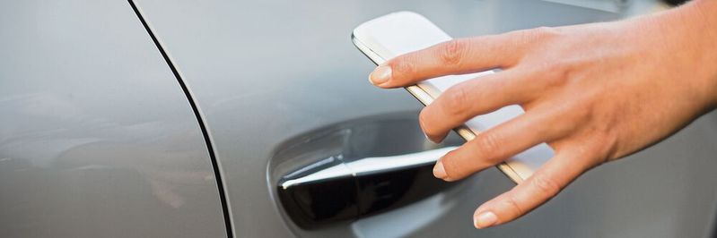 Die NFC-Funktion erlaubt das Öffnen des Fahrzeugs mit dem eigenen Smartphone. Die NFC-Funktion erlaubt das Öffnen des Fahrzeugs mit dem eigenen Smartphone.