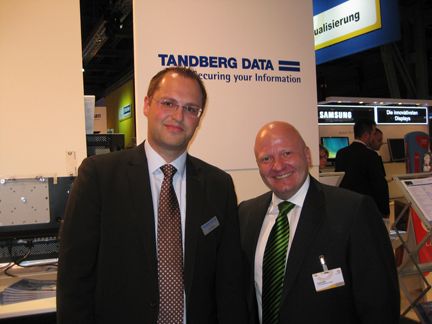 Gute Nachbarschaft: Jörn Blöß von Tandberg Data (li.) und Frank Bott von CA (Archiv: Vogel Business Media)