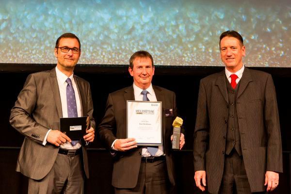 Vierte Award-Runde: Green Hills Software erhielt den Award für ihre Leistungen in der Kategorie Software & Tools. Christopher Smith, Vice President, Marketing, nahm die Auszeichung entgegen. (Fotograf/Copyright: Stefan Bausewein/Vogel Business Media)