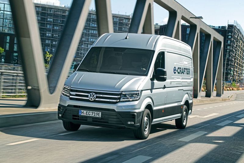 Der VW galoppiert aus dem Stand gewaltig los, die Durchzugskraft von 290 Newtonmetern muss nicht auf's Schalten warten. (VW)