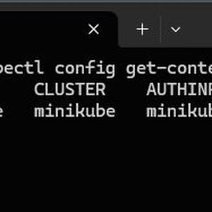 Ausgabe von kubectl config get-contexts mit aktivem Kontext "minikube", der als Grundlage für die nachfolgenden Trivy und kube-bench Scans dient. (Bild: Joos)