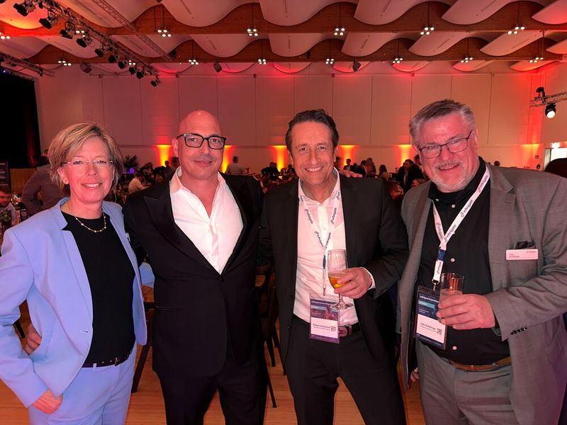 Das Infinigate Management Board eröffnet die Abendveranstaltung (v. l.) Anja Marohn, Helge Scherff, Robert Scicolone und Udo Schillings. (Bild: Vogel IT-Medien)