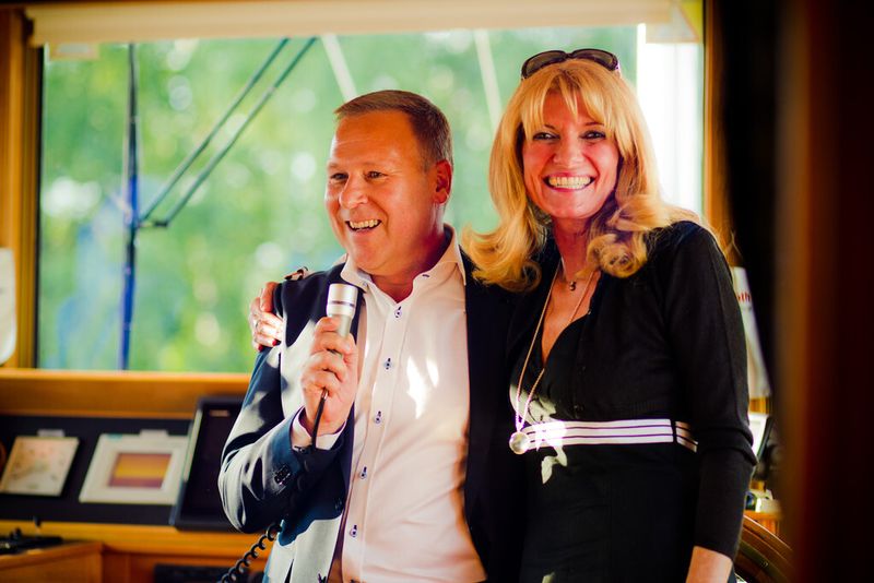 Geschäftsführer Dietmar Ulrich und Manuela Christel Schüller (Orchestra) bedanken sich bei allen Gästen. (Orchestra)