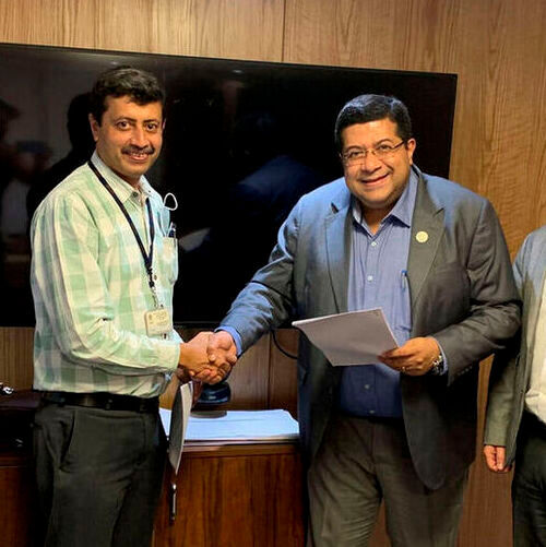 (L–R): Amit Kumar, General Manager (Projects), IOCL and Shibaditya Sen, Director of Business Development, Large Projects, Air Products India. 