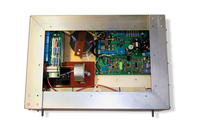 Blick das Nachladegerät: Die Konstruktion basiert auf dem Kondensatorladegerät aus dem ICE 3 und wurde für die Anwendung im Veralo D entsprechend angepasst. (Bild: MTM Power)