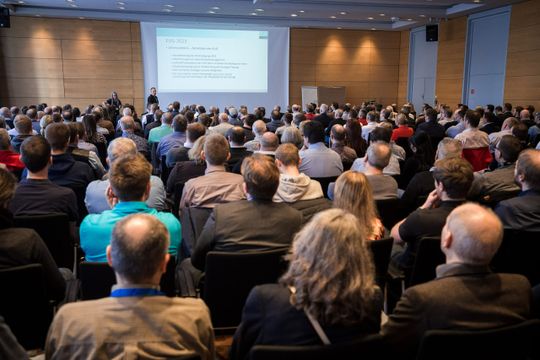 (Rund 300 Anwender nahmen an der EUG-Tagung 2023 in Kassel teil. (Bild: Karsten Socher Fotografie))