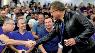 NVIDIA CEO Jensen Huang welcomes Mellanox employees to the company: In April 2020, the American GPU specialist acquired the Israeli networking technology company for $6.9 billion. The acquisition had previously been reviewed for a year by global market regulators. Now, Chinese antitrust authorities are initiating proceedings against NVIDIA. (Image:NVIDIA)