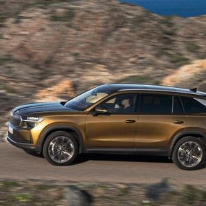 Das vielseitige Modell bleibt das Flaggschiff im SUV-Portfolio und wächst um 6 Zentimeter in der Länge.(Bild:  Skoda)