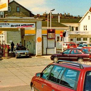 Bei Alt-Opel-Jahrestreffen versammelten sich viele Gleichgesinnte wie hier 1993 in Eisenach, wo Opel bereits kurz nach der Wende begann, wieder Fahrzeuge mit dem Blitz zu produzieren.(Bild:  Alt-Opel IG)