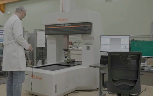 View of the Mitutoyo Legex 574 work area at the CEM. (Source: Mitutoyo)