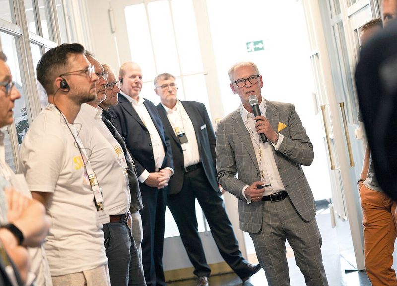 Führung mit den Partnern durch das Agfeo-Werk  (Bild: Steffi Behrmann)