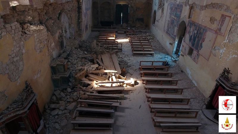 Das TRADR-Team steuerte die Drohnen in die einsturzgefärdeten Kirchen, um aussagekräftige 3D-Modelle erstellen zu können. Hier befindet sich eine Drohne in der Kirche San Francesco. (TRADR)