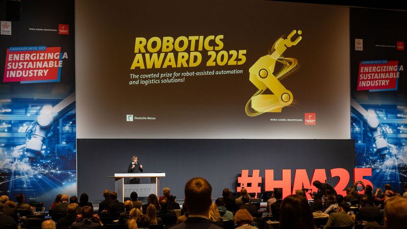 Annika Raatz von der Leibniz Universität während ihrer Laudatio.(Bild:  Deutsche Messe AG)