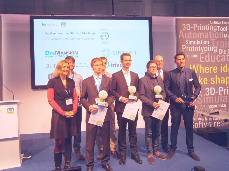 Die strahlenden fünf Gewinner des Start-up-Awards wurden anlässlich der Formnext-Eröffnungszeremonie auch gleich ausgezeichnet. (Bild: Königsreuther)