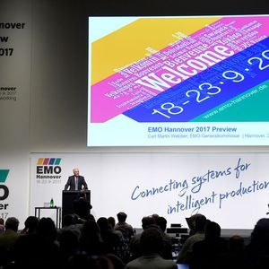 „Wir freuen uns ganz außerordentlich, dass unser Staatsoberhaupt der EMO Hannover die Ehre gibt und damit auch ein klares Zeichen für den hohen Stellenwert der Industrie in Deutschland setzt“, sagte Carl Martin Welcker, Generalkommissar der EMO Hannover.