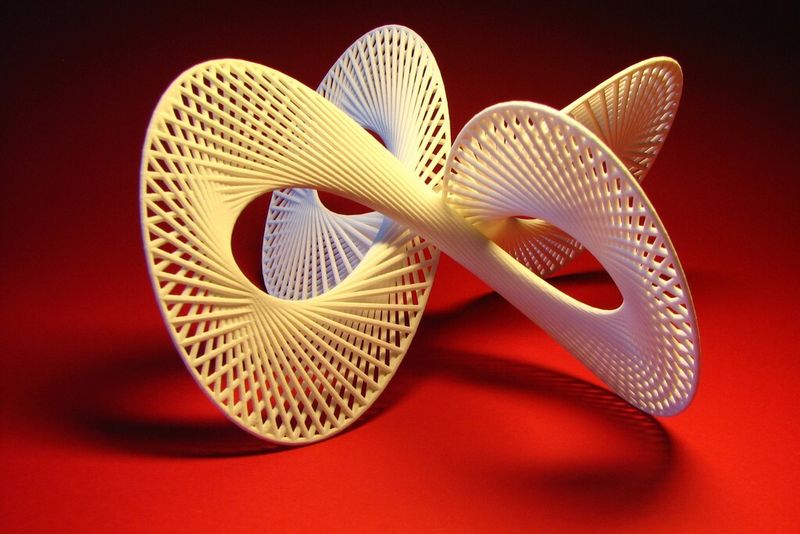 Diese Figur wurde namens Quadrifolium ist rein dekorativ. Sie wurde ebenfalls von einem 3D-on-Demand-Unternehmen bestellt. Eine Herstellung 