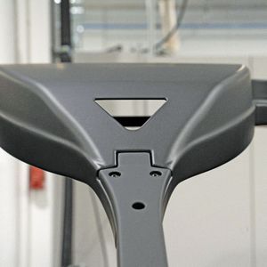 For the helicopter cockpit for the flight simulator, the dimensional accuracy for later assembly and the surface quality must be correct. As you can see here in detail, this works perfectly with the Queen 1 from Q.Big 3D in 3D printing.(Image: Q.Big 3D)