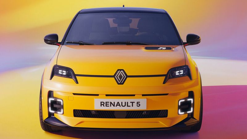 Nähert sich der Besitzer dem Auto, leuchtet auf der Motorhaube eine Lade-Kontrolllampe in Form einer Fünf auf. (Bild: Renault)