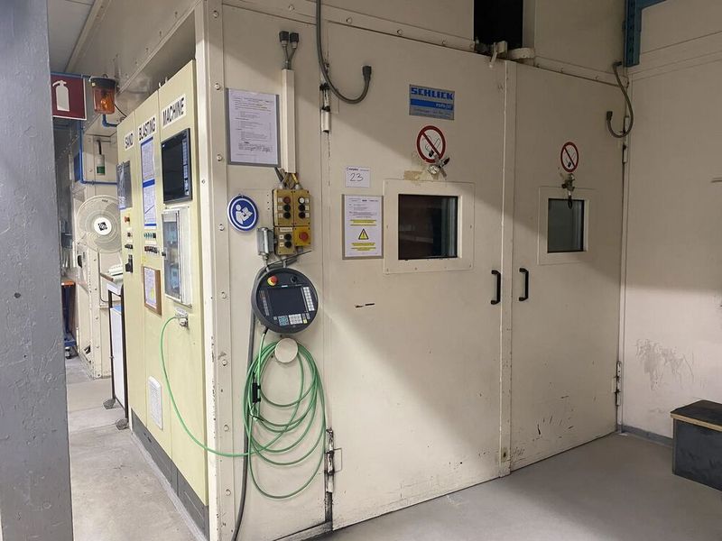 Verteigert wird auch diese Roto-Jet-Strahlanlage. (Bild: Surplex)