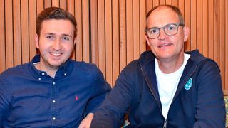 Tom Simon (l.) und Oliver Schallhorn, Geschäftsführer bei Innovations On, dehnen das Leistungsspektrum des Dienstleisters auf Cloud-native Entwicklung aus. (Michael Hase)