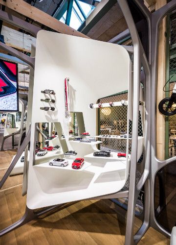 Das Aluminium soll Audis Leichtbau-Kompetenz symbolisieren. (Foto: Audi)