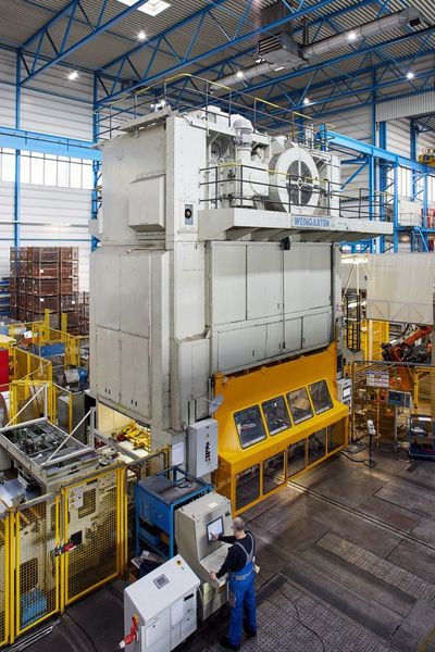 Schuler modernisierte das „alte Mädchen“, wie die Maschine bei Meleghy liebevoll genannt wird, komplett mechanisch und elektrisch. (Schuler)
